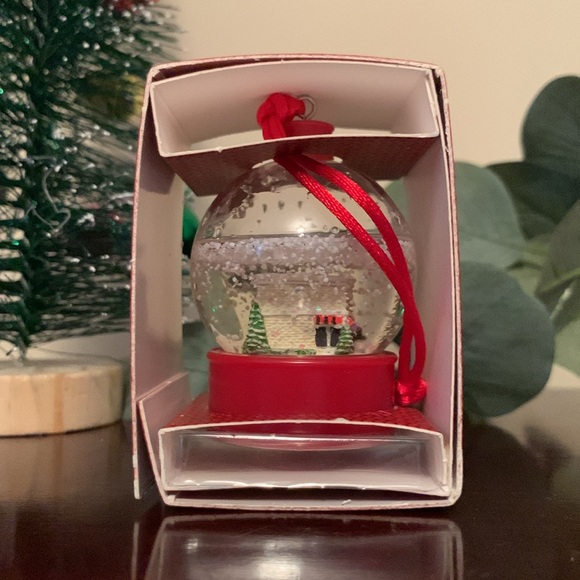 📌 Tim Hortons 2015 Snow globe Ornament - Picture 3 of 4